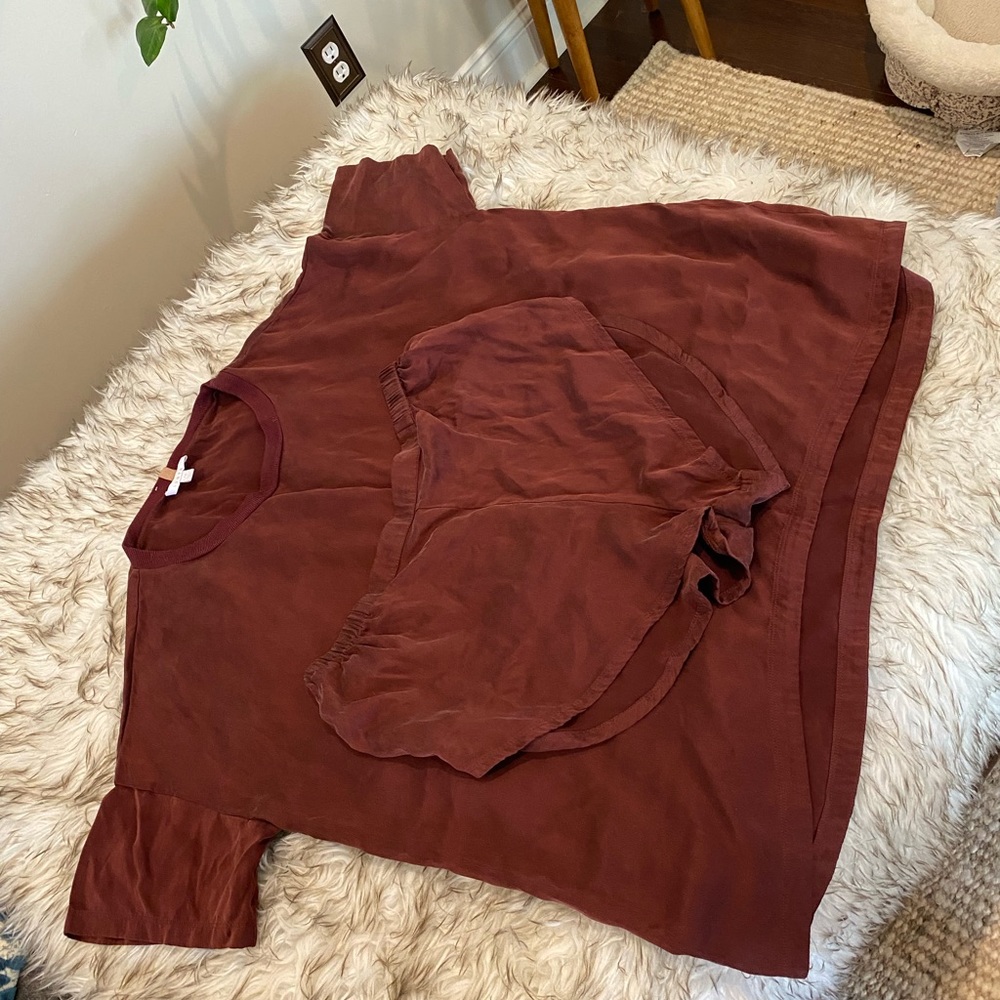Lunya sleep set. Worn once. Size L/XL